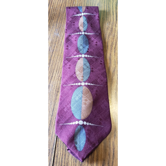 Kenneth Cole Reaction Tie Red Diamond Retro Pattern Silk Necktie Tie - Picture 1 of 7